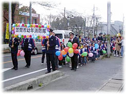 友部・岩間地区の幼年消防隊パレードの様子