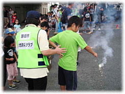 女性クラブ員による花火教室