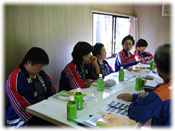 (左から)川崎さん、原さん、松本さん、前川さん、荒井さん