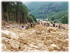 平成23年台風第12号に伴い災害（写真提供：和歌山県新宮市）