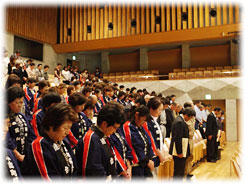 亡くなられた多くの仲間や家族等へ黙祷