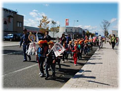 幼年消防クラブによる防火パレード