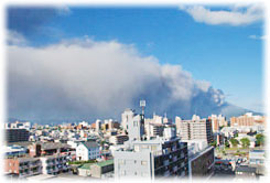 平成25年８月の桜島の噴火（気象庁提供）