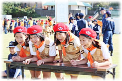 4人一組で「火事だー」