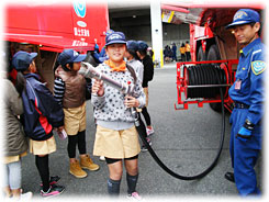 大型化学消防車を見学