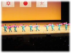 幼年消防クラブ員による「ヤンコ踊り」